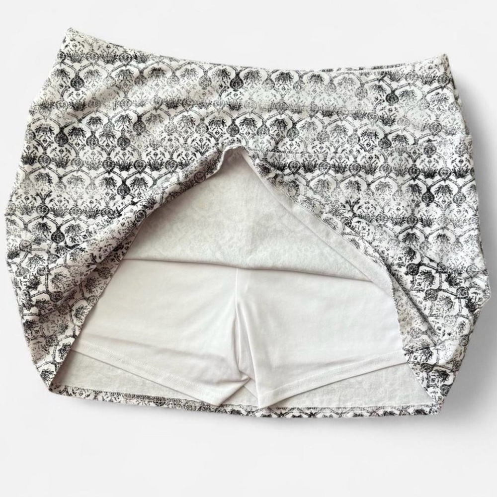 Suave White and Black Skort - Picture 6 of 6